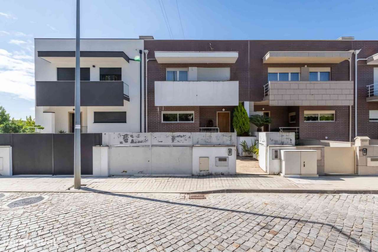 Espetacular Moradia em Banda T4 com jardim  em Sequeira - Braga-28