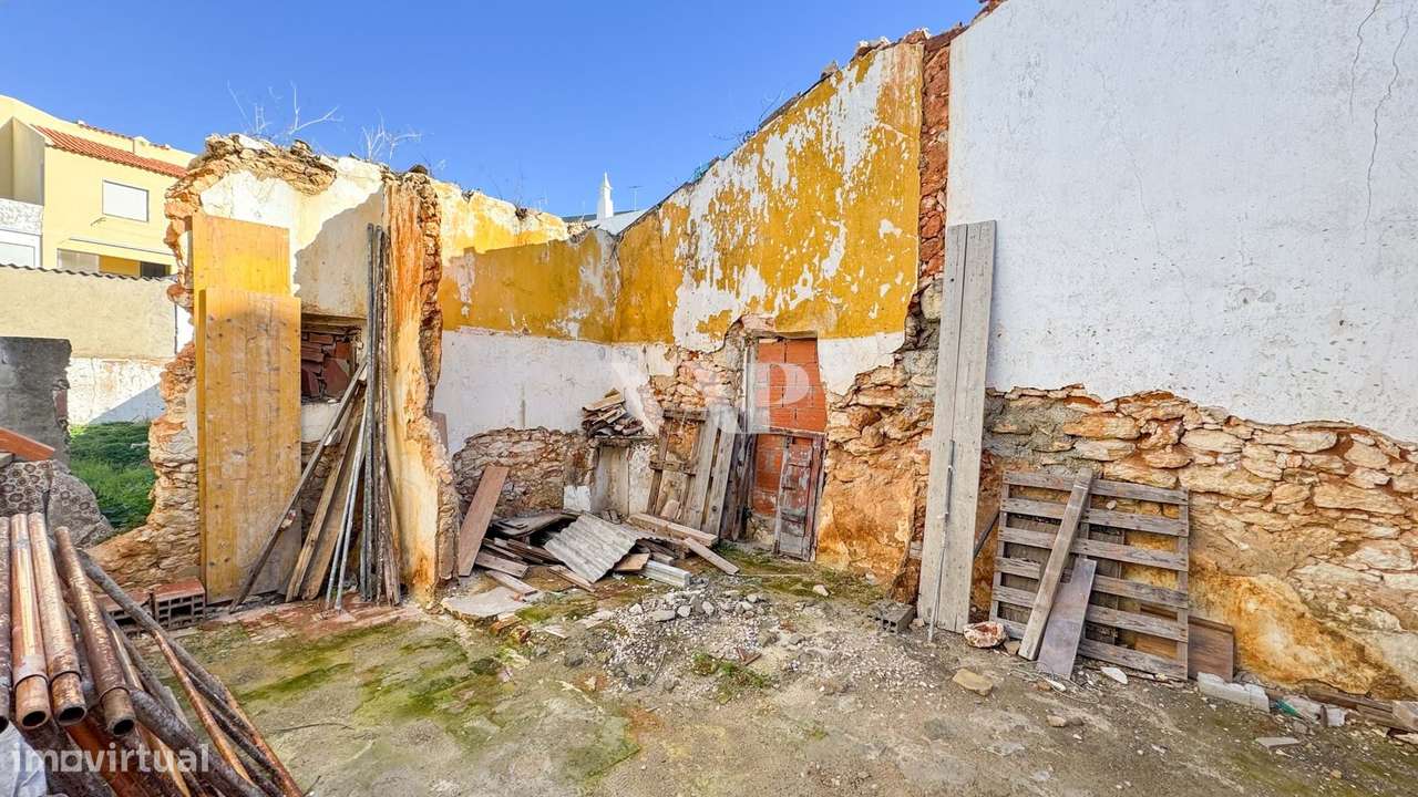 Ruína para Reabilitação no Coração de Quarteira-2