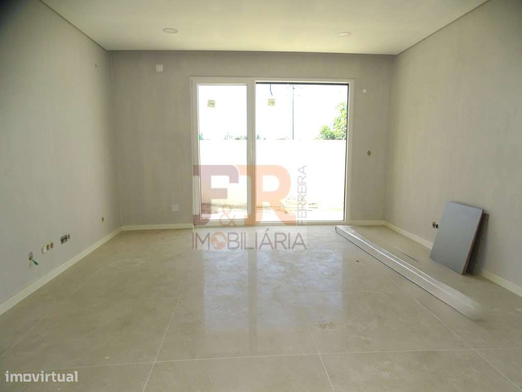 Geminada Duplex T3 com Pérgula (espaço para Piscina) Pinhal General...-11