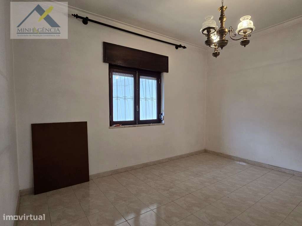 Moradia isolada com garagem na Quinta do Conde-18