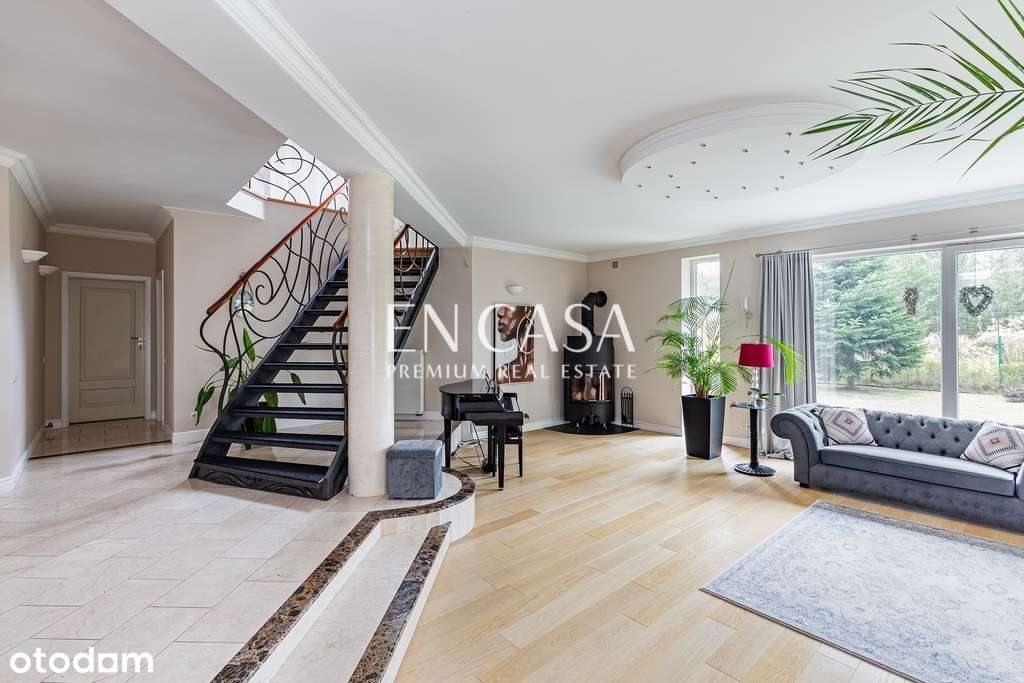 Dom 303 m² w wysokim standardzie otoczony lasem.