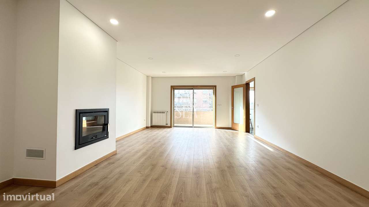 Apartamento T4 em  Nogueiró com uma box para 2 carros .-5