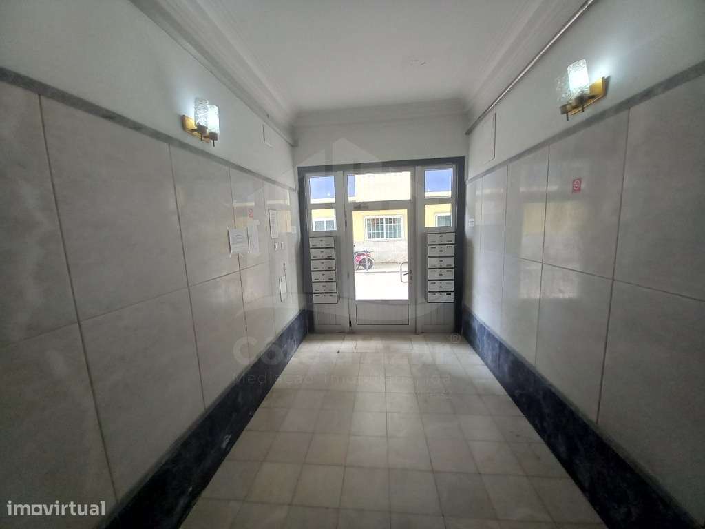 Excelente Apartamento T4 localizado junto à Base Naval do Alfeite - Grande imagem: 4/43