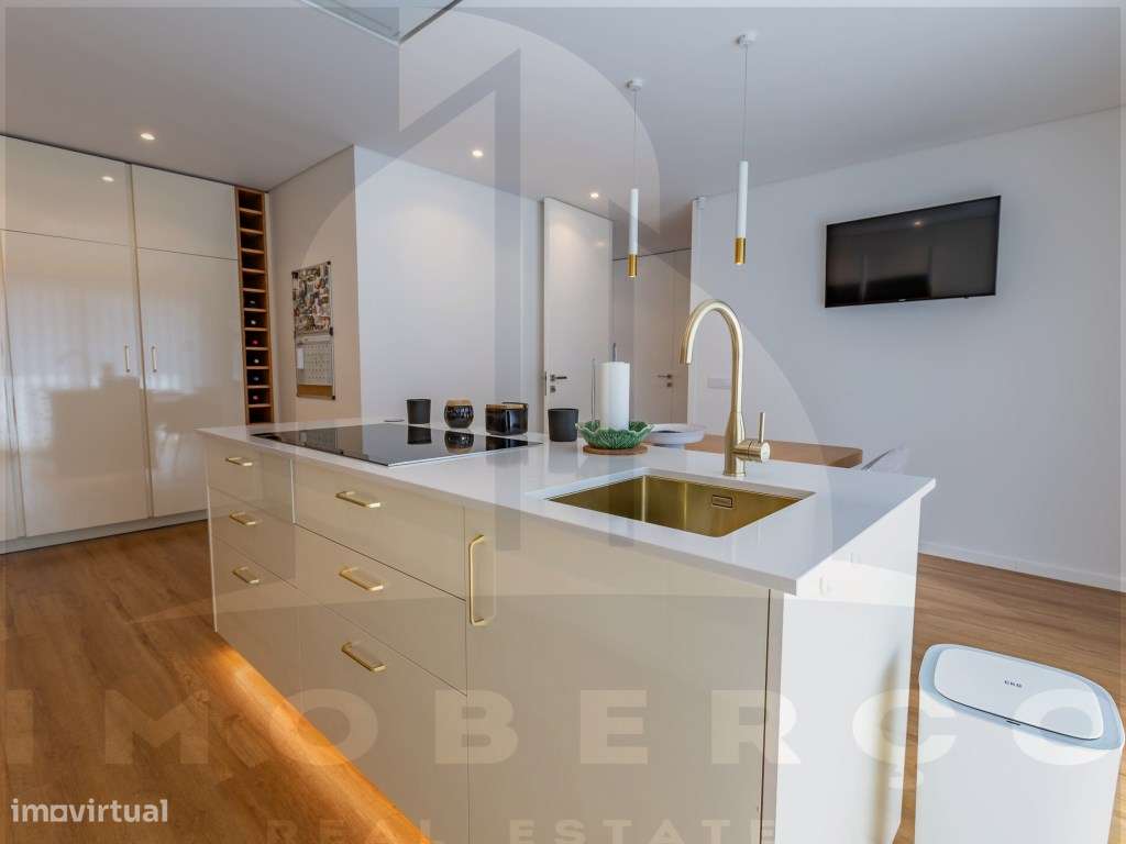 Moradia T3 de Luxo em Creixomil - Como Nova-21