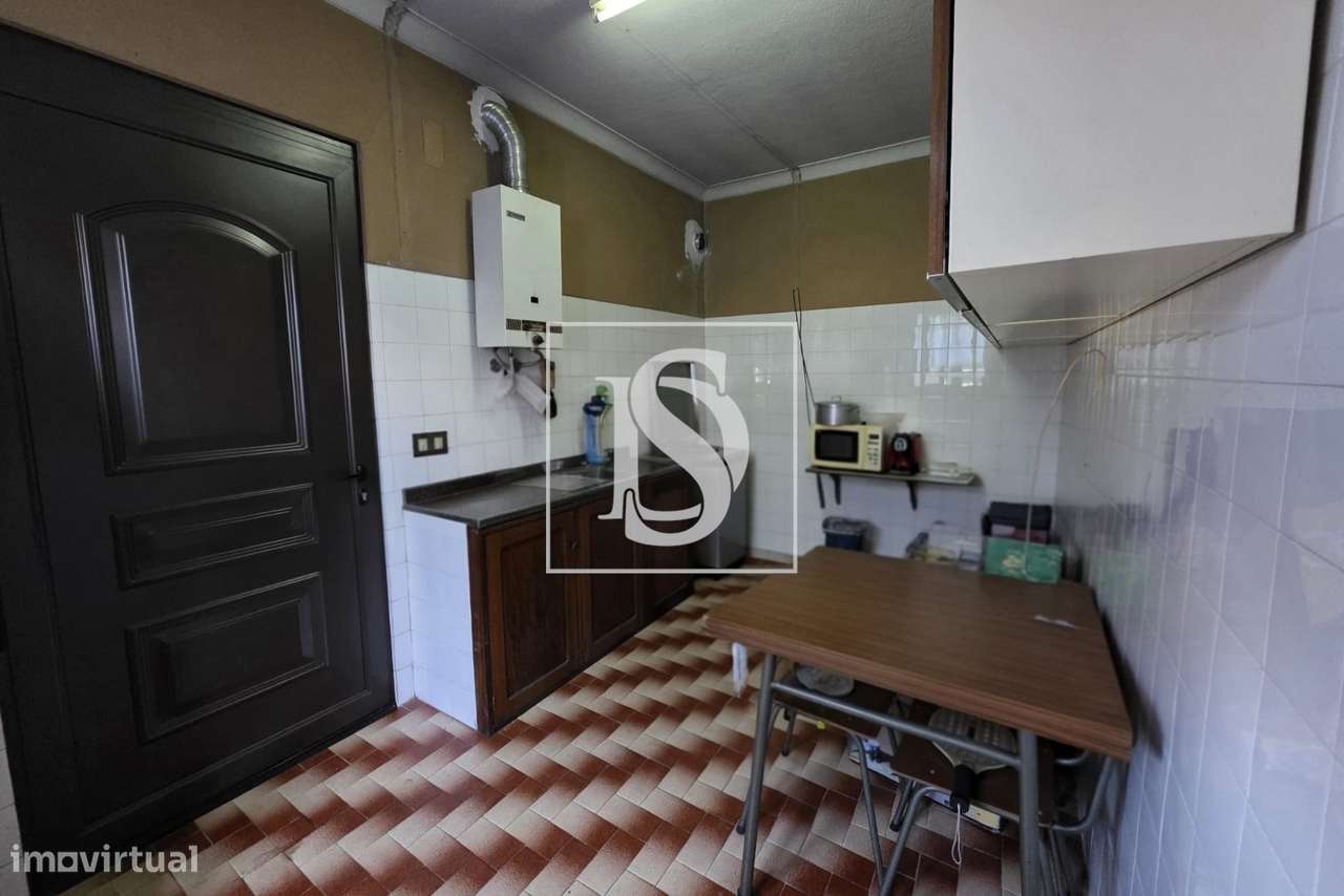 Moradia T6 no centro de Tondela-12