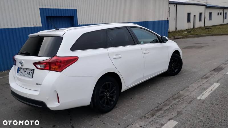 Toyota Auris 1.6 Premium + - 6