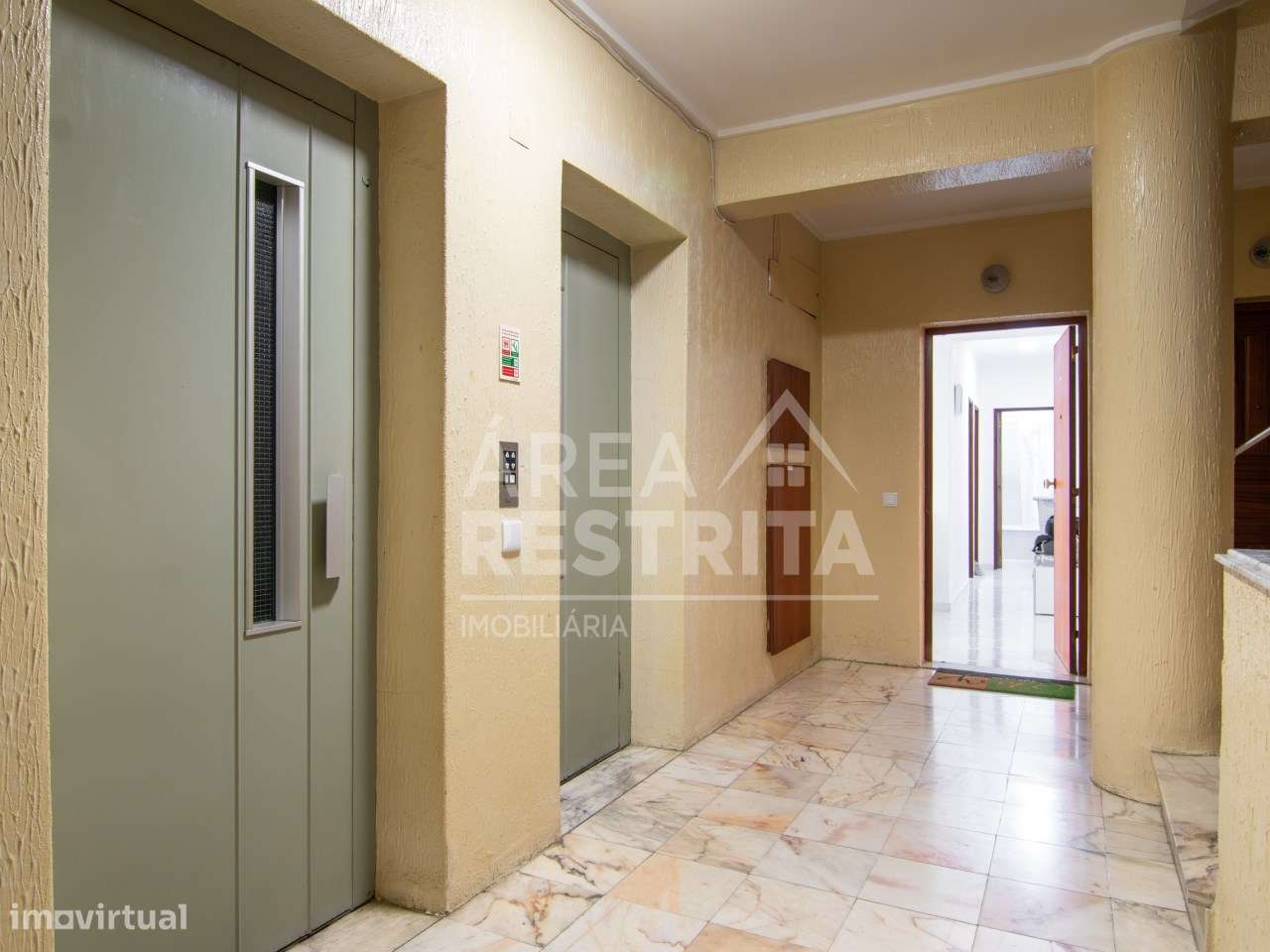 Apartamento T2, prédio com elevador-13