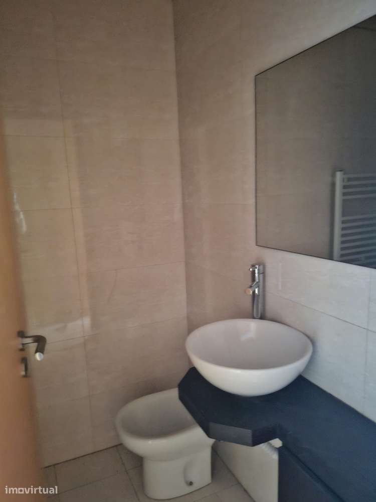 Apartamento T2 Com Garagem Fechada-13