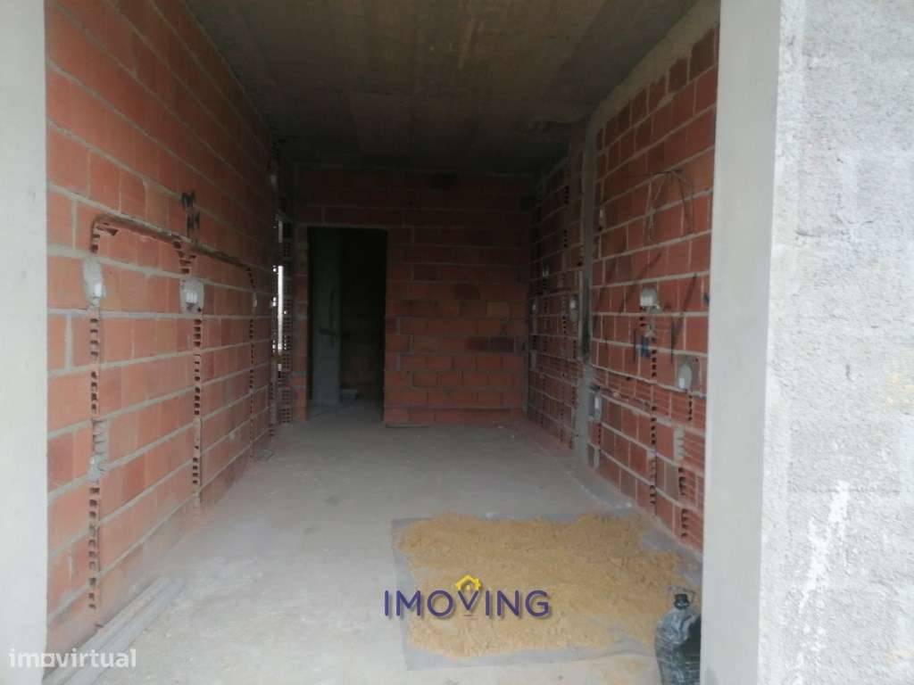 Moradia geminada com piscina em Fernão Ferro-5