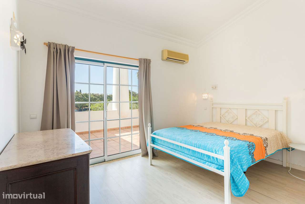 Fantástica moradia em banda a pé da praia-16