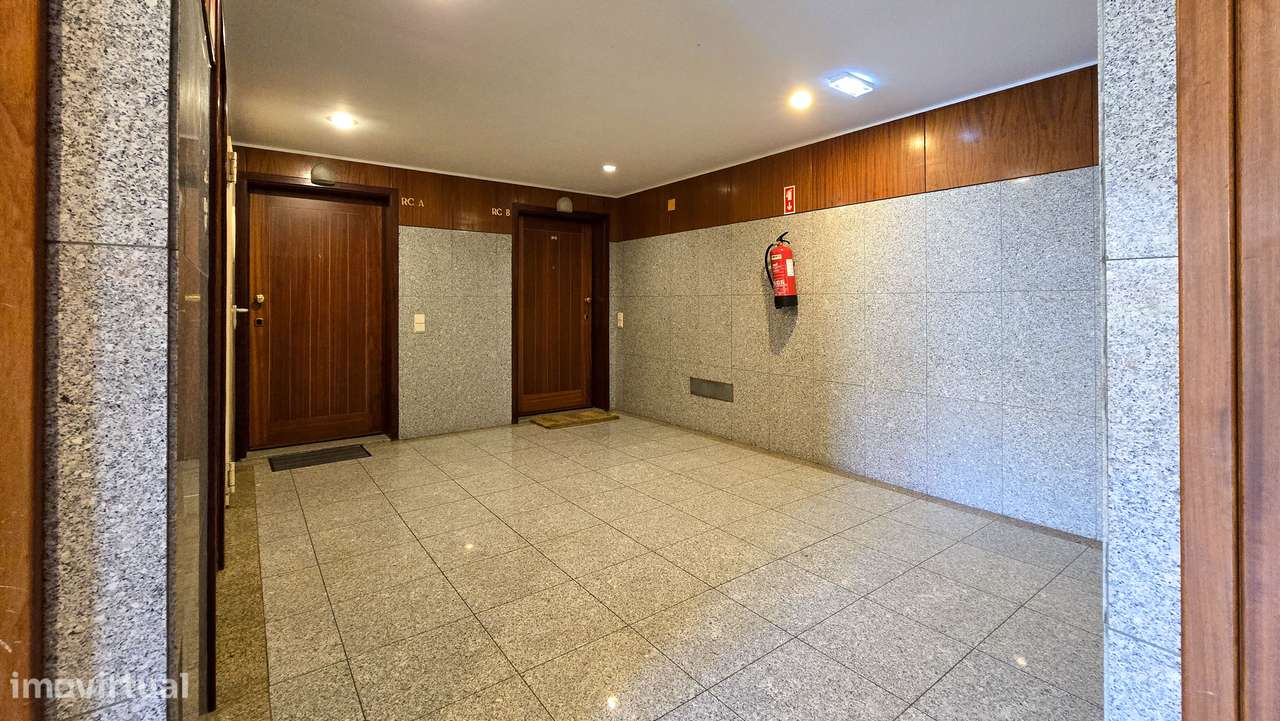 T3 Duplex Remodelado em Cond. Fechado -  São Félix da Marinha / Granja-2