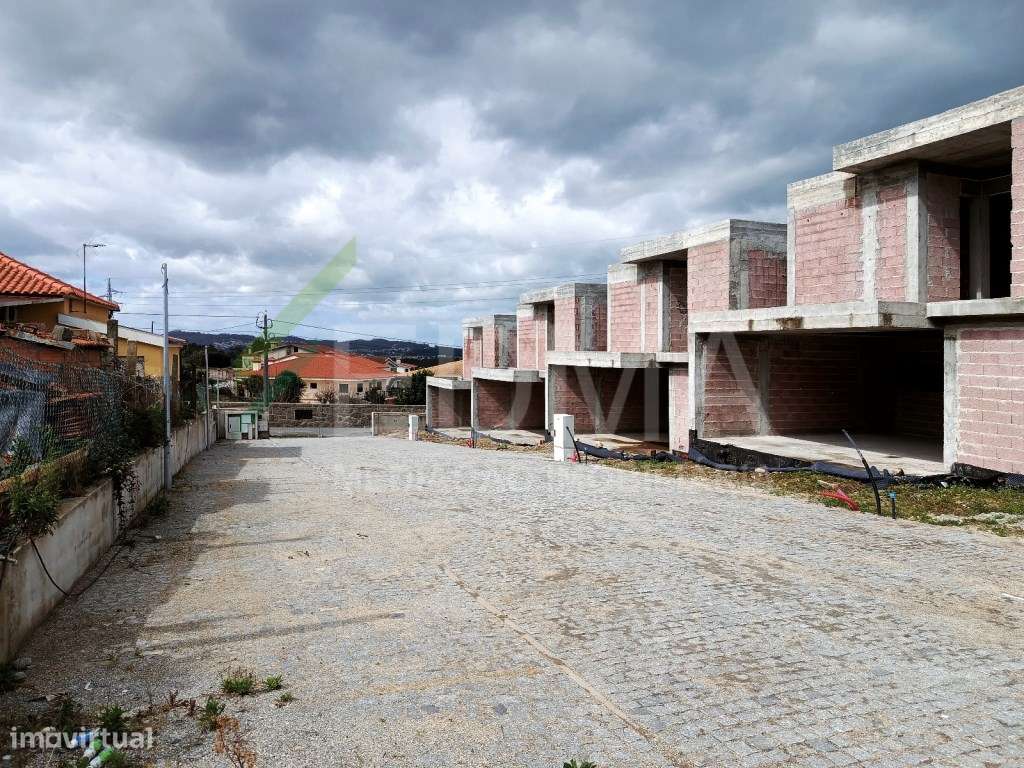 Moradias em Banda e e Gaveto Vale São Martinho-8