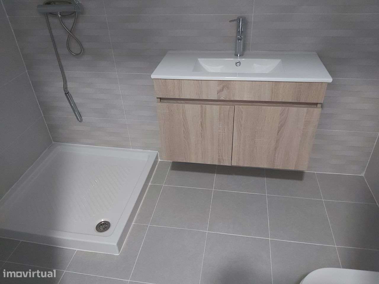 Moradia Isolada Térrea com 4 Ass. Piscina-5