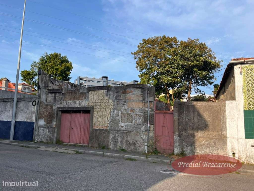 Casa em ruínas em Santa Marinha, em Gaia.-4
