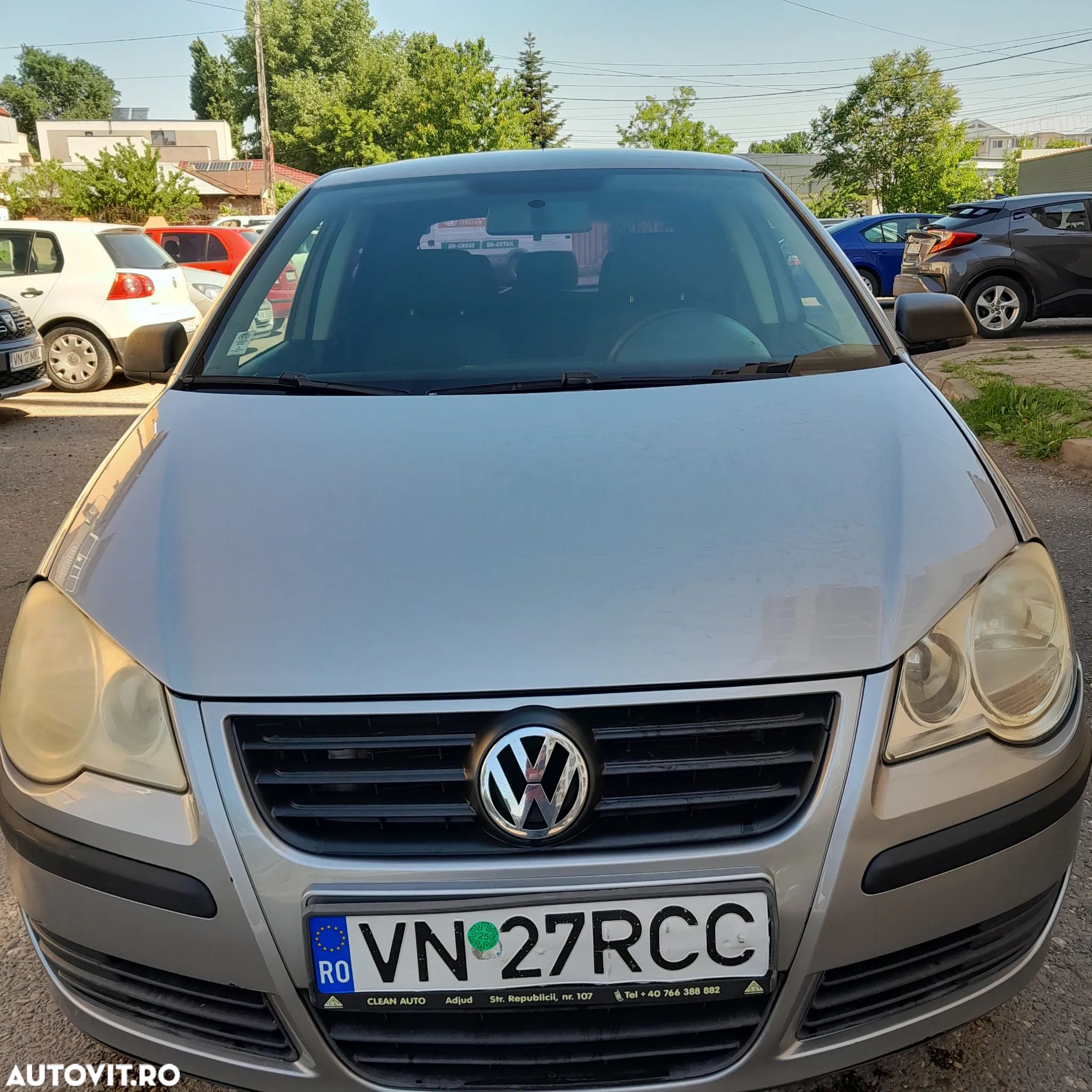 Volkswagen Polo 1.2 Attractive - 1