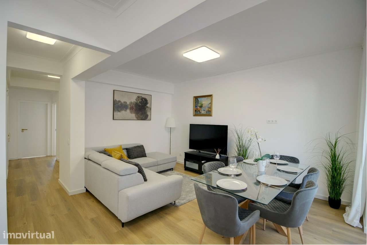 Apartamento T3 Totalmente Renovado, mobilado e com Vista Mar em Olhão-0