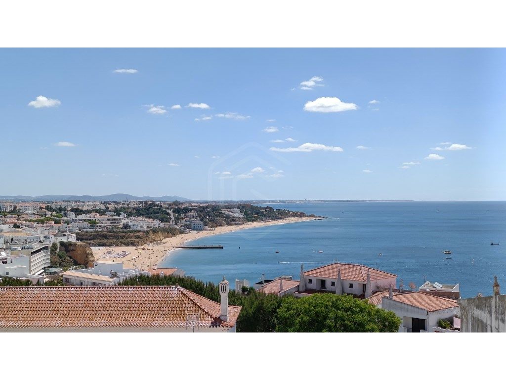 Apartamento T1+1 com vista mar em Alb...