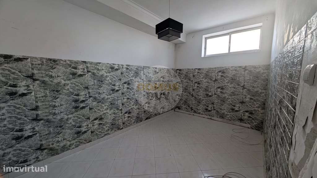 APARTAMENTO T1 | CAVE | PARA REMODELAÇÃO - CRUZ DE PAU-7