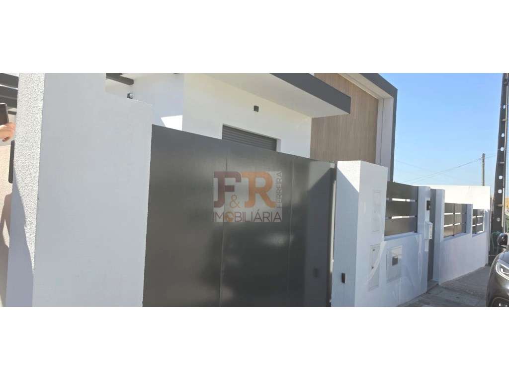 Moradia Térrea T4 com Piscina. Pinhal do General. Fernão Ferro-28