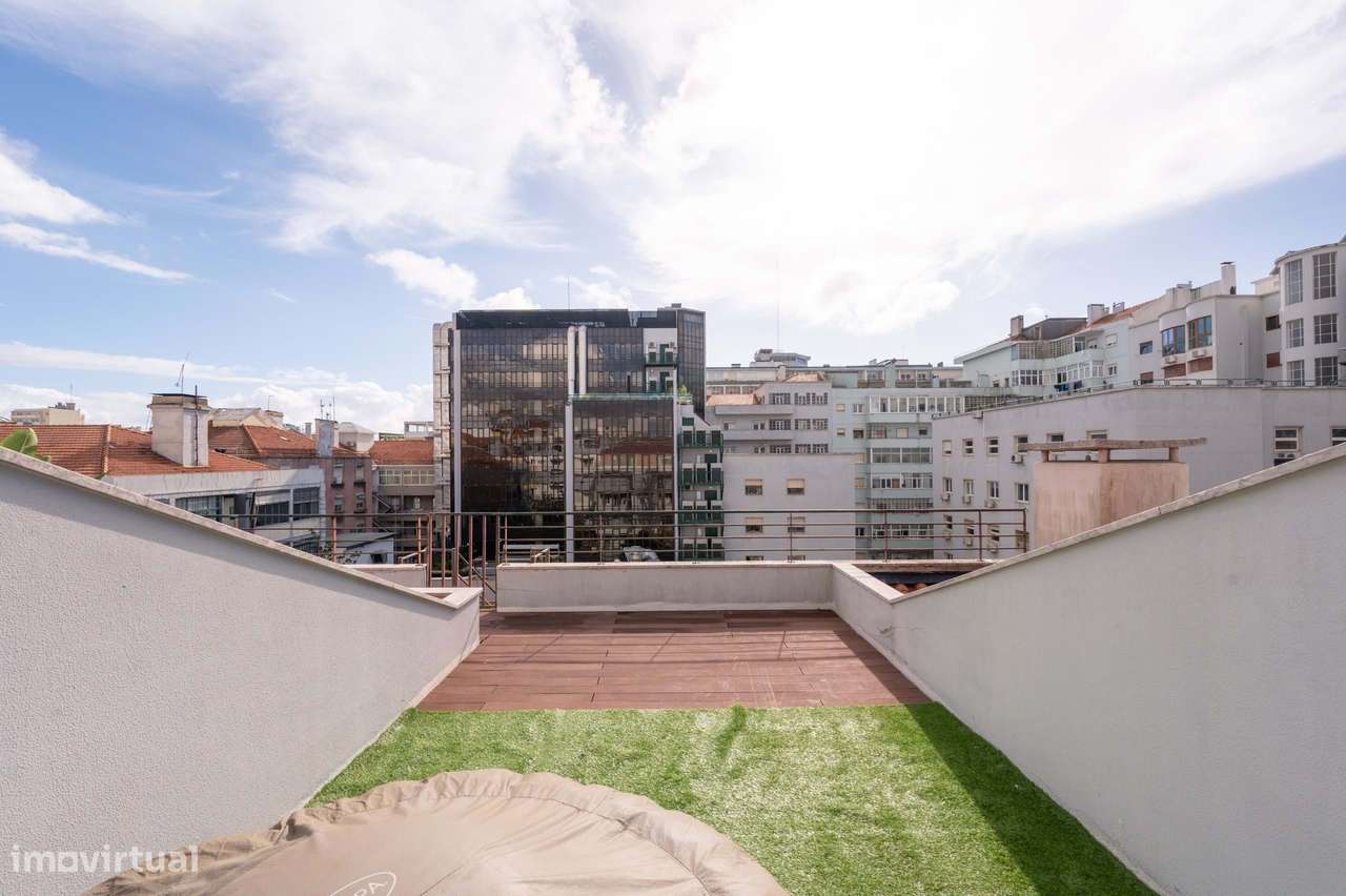 Apartamento T2 com 4 terraços e garagem nas Avenidas Novas, Lisboa-42