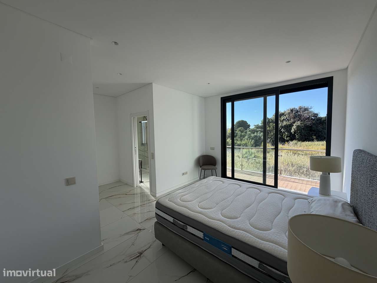 Moradia T4 NOVA com box e piscina-12
