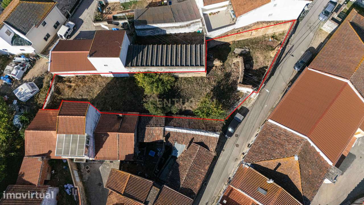 Prédio Urbano em Ruína em Labrugeira-17