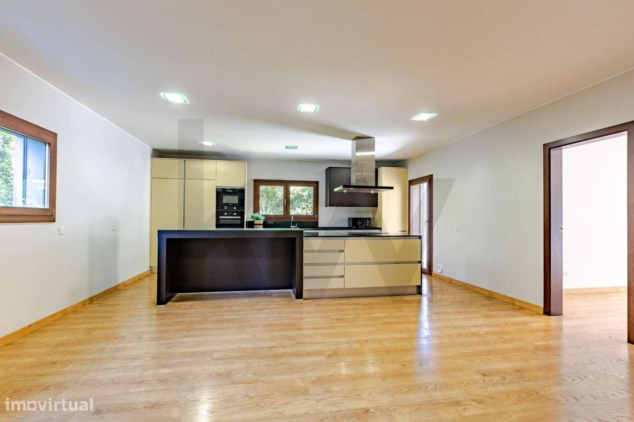 Moradia de sonho T4 com jardim, piscina e privacidade no coração de Ca-13