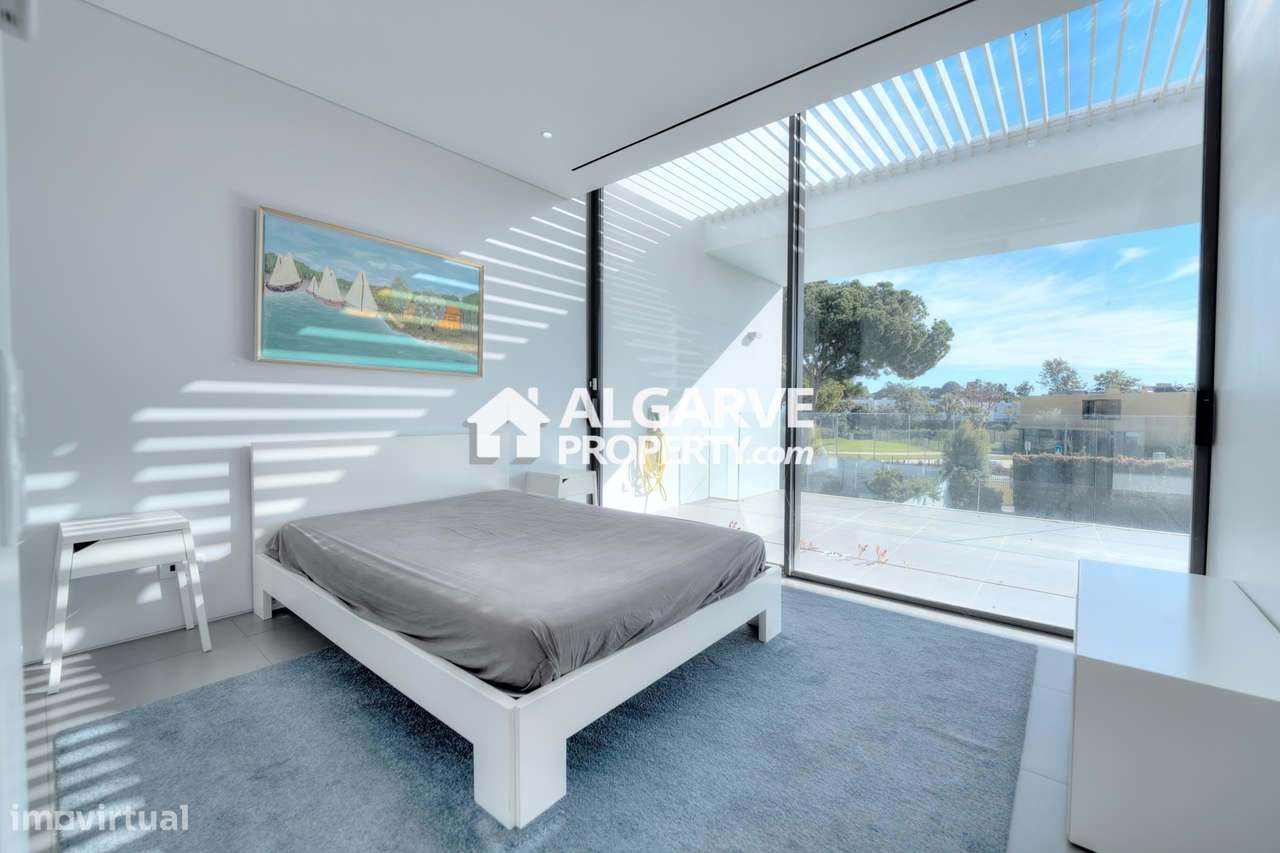 Exclusiva Moradia Contemporânea V6 de Luxo em Vilamoura - Grande imagem: 4/55