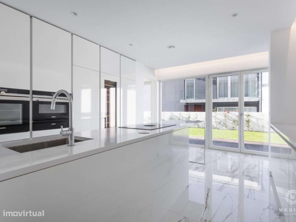 Moradia T3 | 4 Frentes | Zona Histórica de Leça da Palmeira - Grande imagem: 5/38