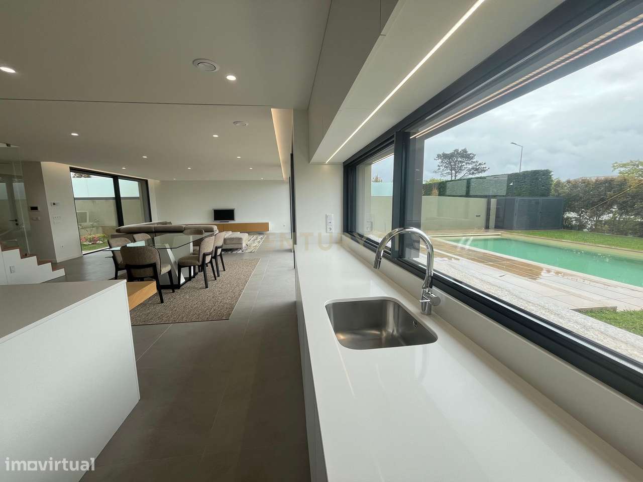 Moradia Contemporânea de Luxo em Azurara | Elegância, Privacidade e Di-44