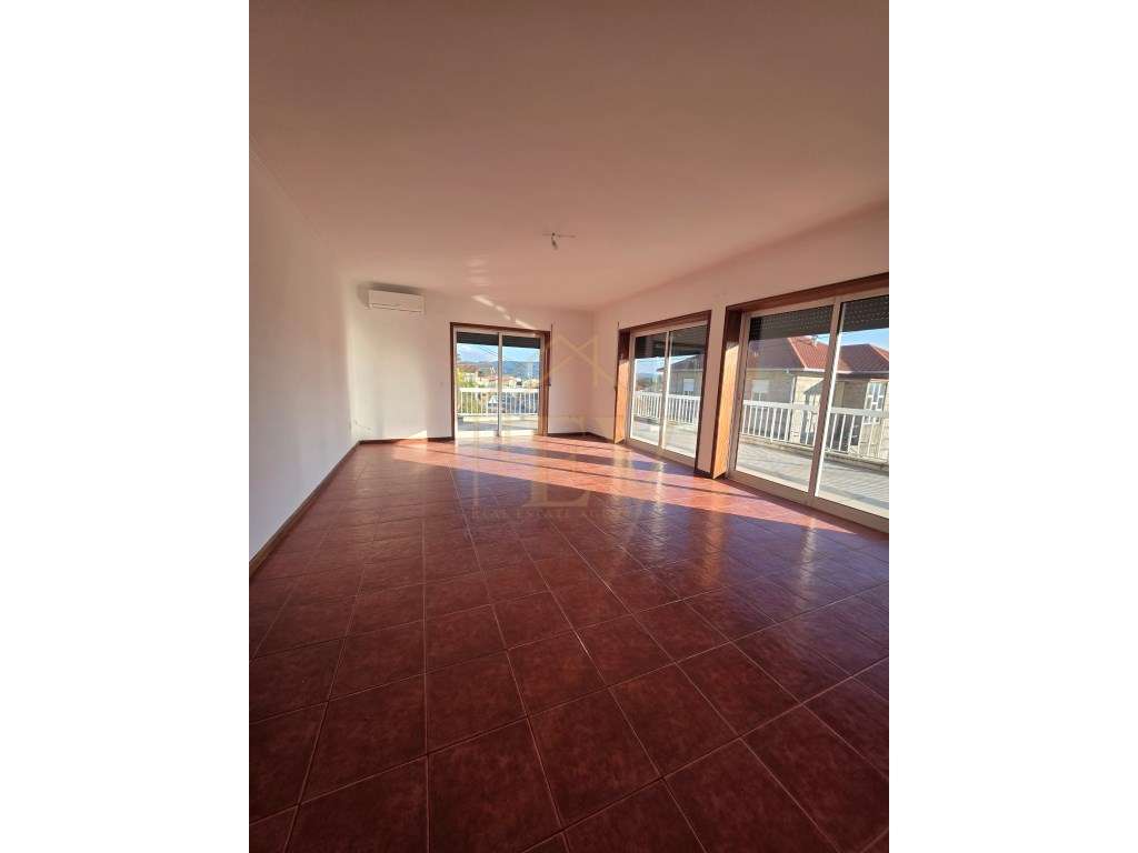 Moradia T3+T3+T2 em Gandarela - Guimarães-5