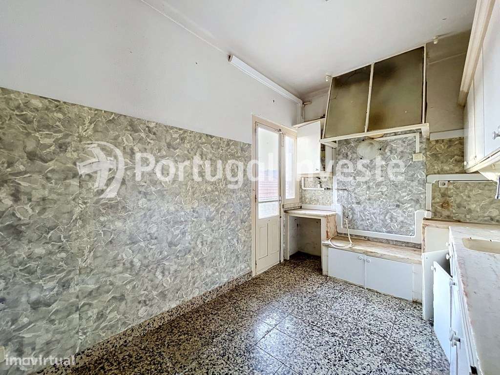 Apartamento de 5 assoalhadas na rua Capitão Leitão, Almada-9