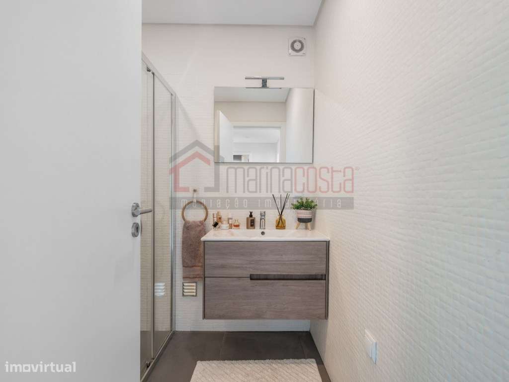 Moradia de Luxo T3 com Piscina e Vista Mar-18