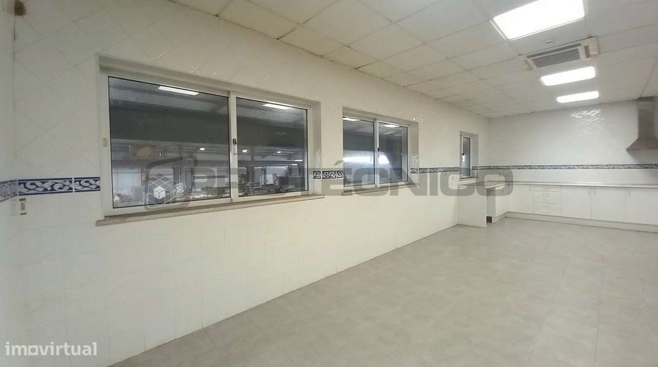 Armazém, 2 400 m², Oiã-11