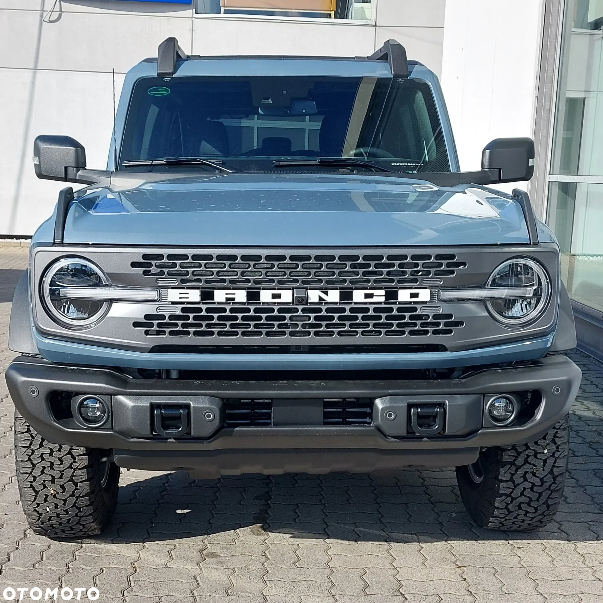 Ford Bronco - 6