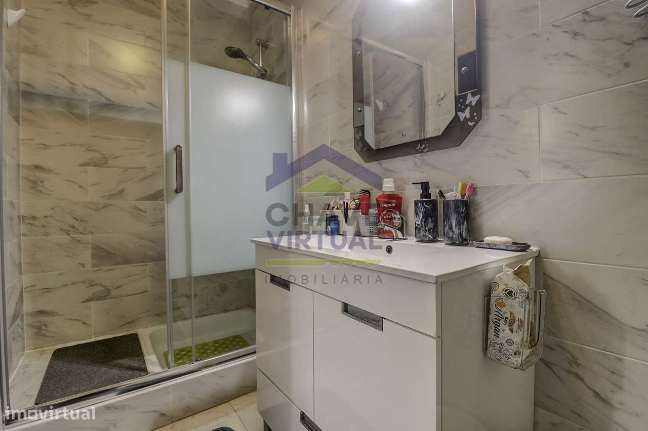 Apartamento T3 com Sótão Amplo - Centro Bombarral-30