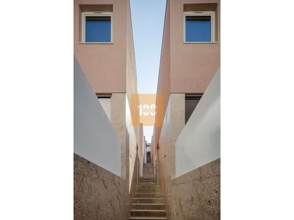 Moradia T1 Duplex na Rua do Bonjardim - Grande imagem: 5/15