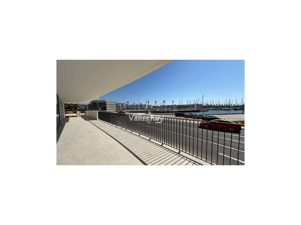 Loja junto da Marina em movimentada avenida de Lagos - Grande imagem: 4/17