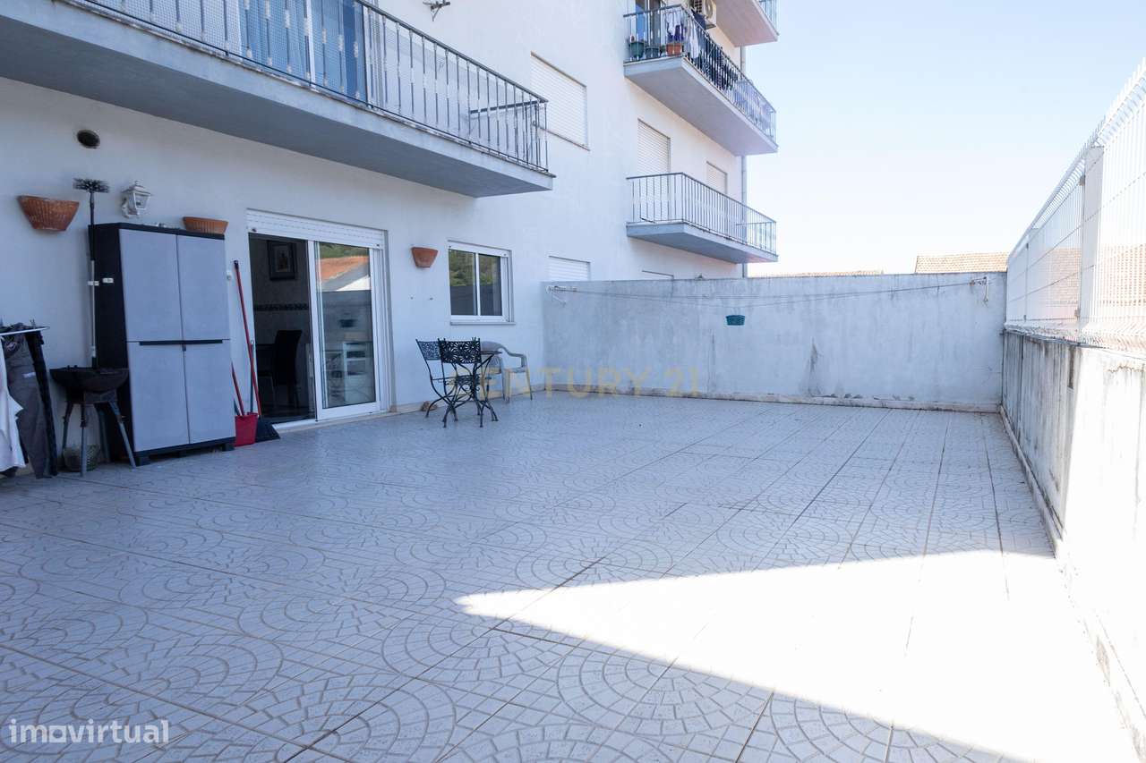 Apartamento T3 com 2 Suites e Terrço-Minde-16