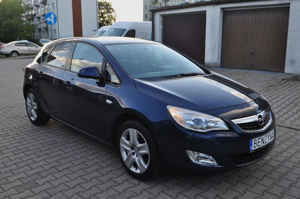 Opel Astra J (2009-2019) 1.4 Turbo Style 2011