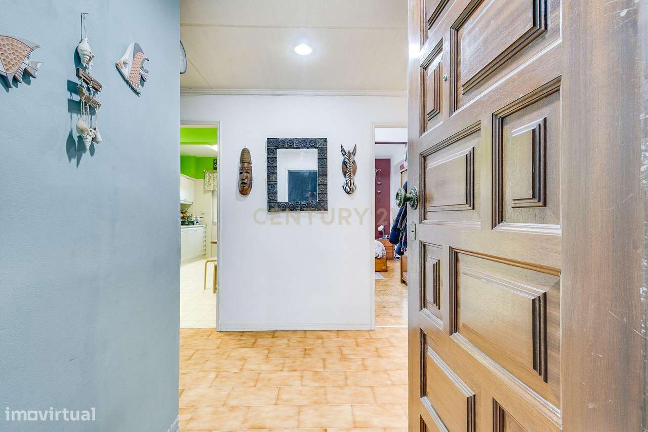 Espaçoso apartamento T4 transformado em T3-19