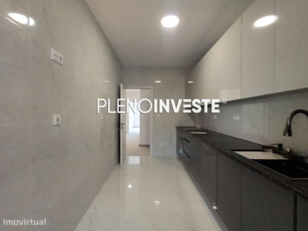 T4 Totalmente remodelado com vista rio no Seixal-16