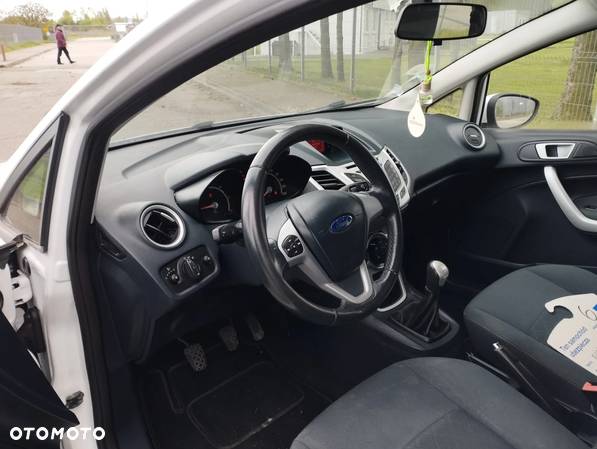 Ford Fiesta 1.6 TDCi Ambiente - 6