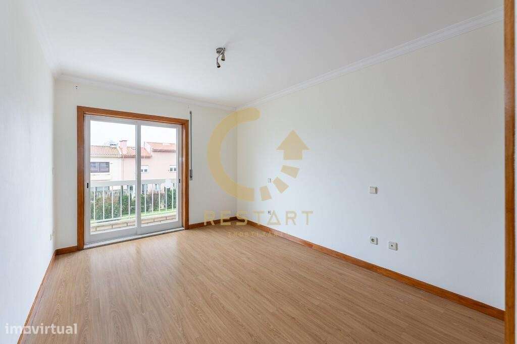 Apartamento T3 com excelente exposição solar, box fechada e junto ao m-24