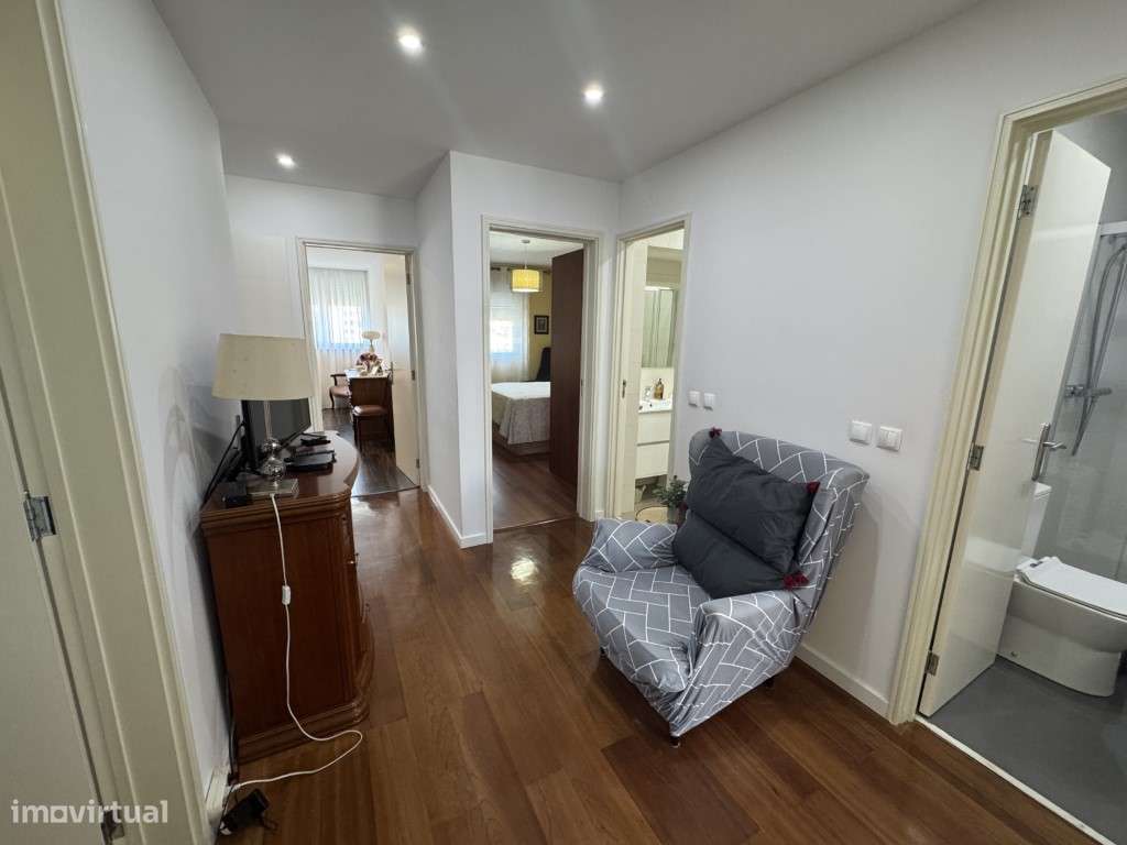 T4 Totalmente remodelado em Alfornelos - Junto ao Metro - Grande imagem: 5/16