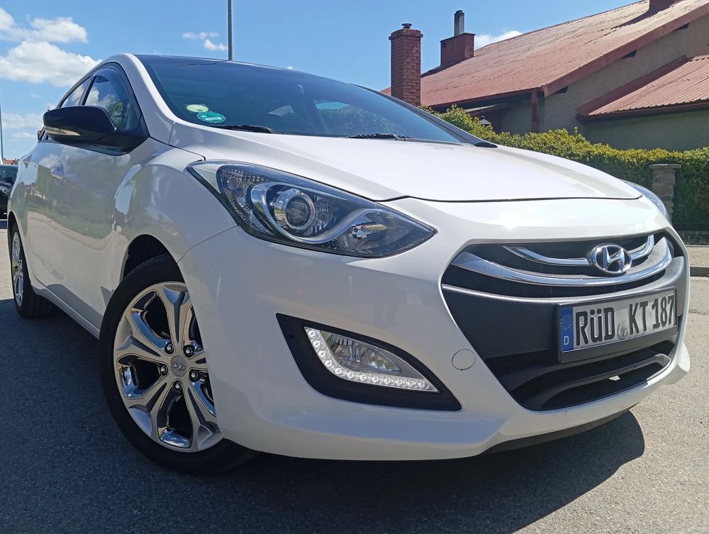 Hyundai i30 II blue 1.6 CRDi YES Gold 2014