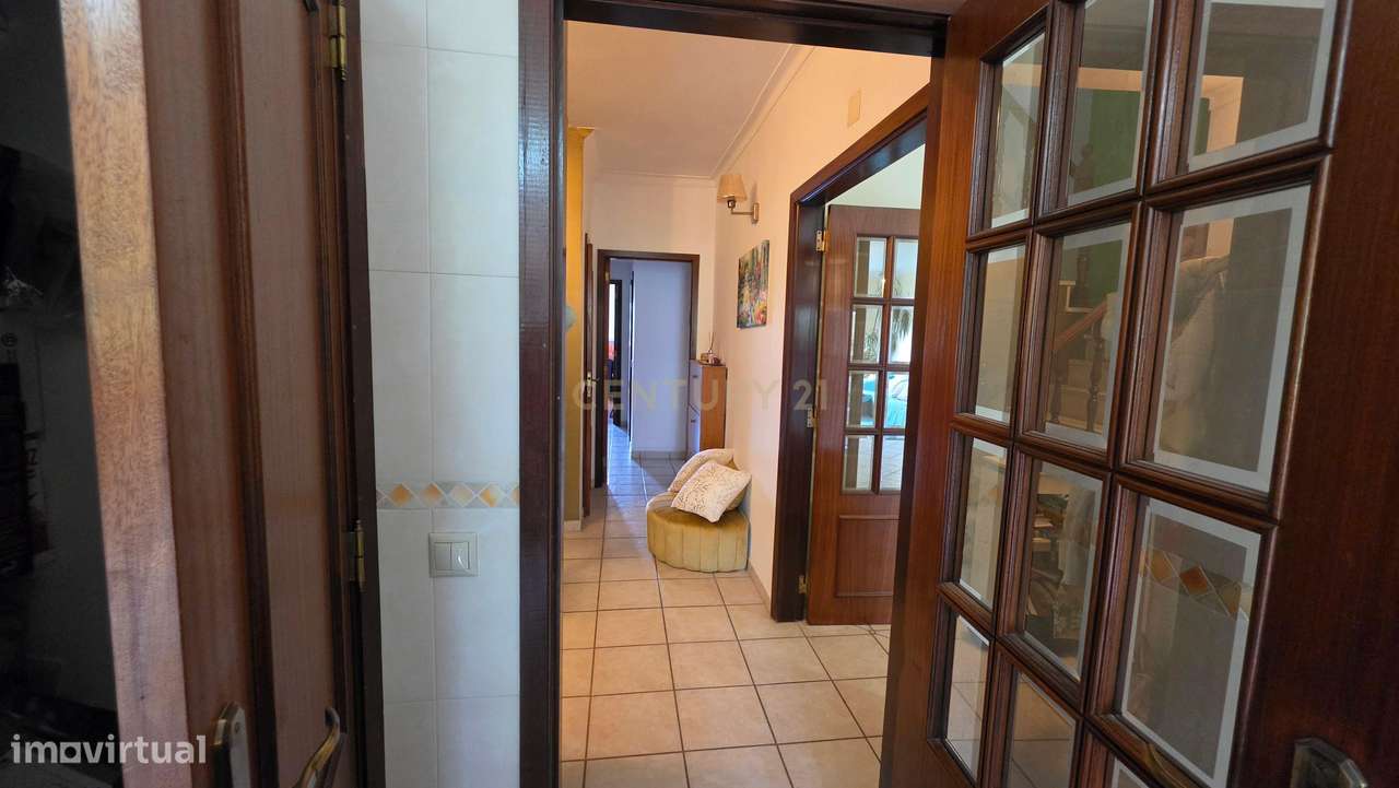 Apartamento Duplex T5 no centro de Palmela-19