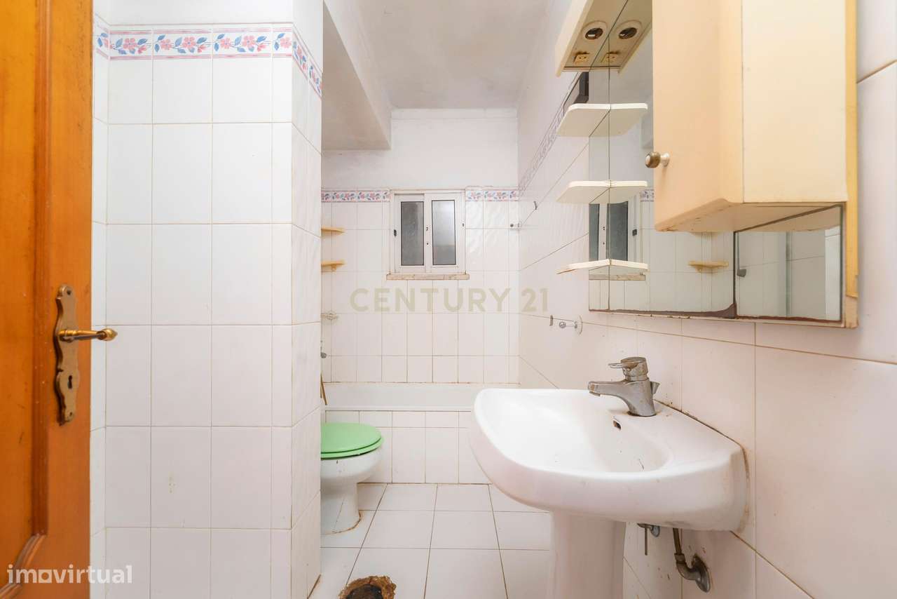 Apartamento T4 com garagem em condomínio com piscina no centro de Albu-11