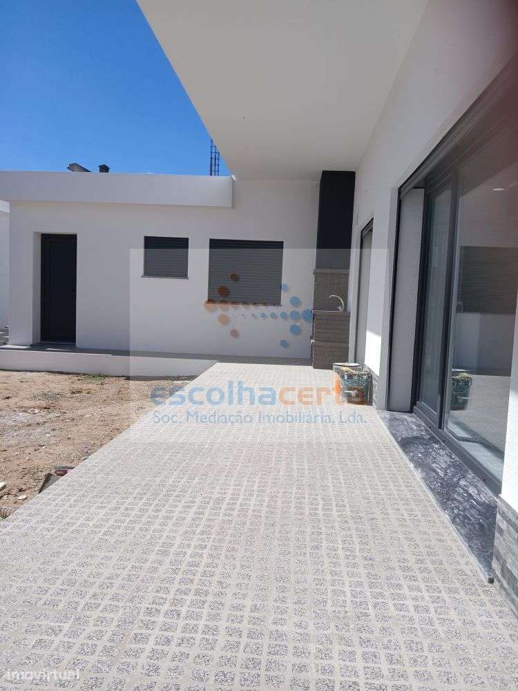 MORADIA TÉRREA T4 ISOLADA EM CONSTRUÇÃO - FERNÃO FERRO-29