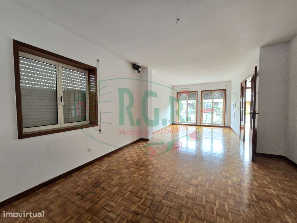 Moradia T4 de 3 Frentes | Ao IC29/A43 | 4 min Freixo Porto - Grande imagem: 3/37